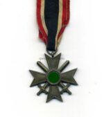 Kriegsverdienstkreuz 2 Klasse mit Schwertern mit Hersteller 32