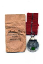 Ostmedaille mit Verleihungstüte, Hst. 65, Winterschlacht im Osten 1941/42