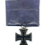 Eisernes Kreuz 2. Klasse 1914 im Packpapier Hersteller KO